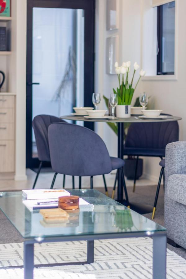 Central City Awaits 2 Bed 2 Bath With Carpark Κράισττσερτς Εξωτερικό φωτογραφία